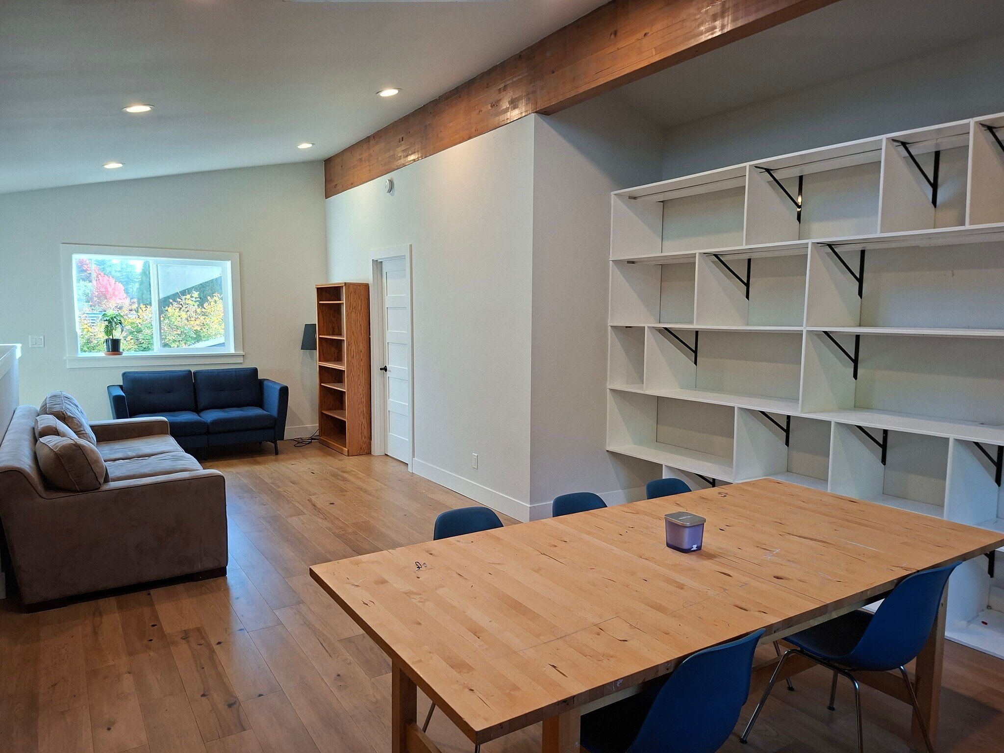 Building Photo - 9512 Randall Dr