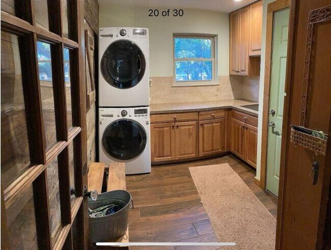 Building Photo - 2.35-acre farmhouse in the heart of Cedar Park available for rent!