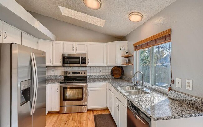 Building Photo - Incredible Tri-level home in Cherry Creek ...