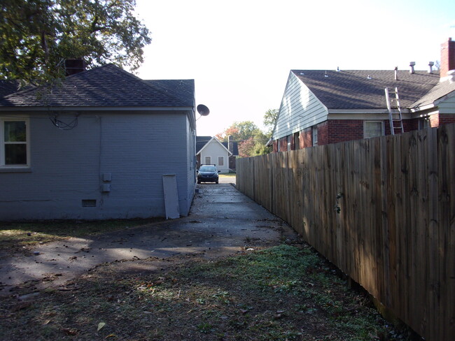 Building Photo - 1898 Vollintine Ave