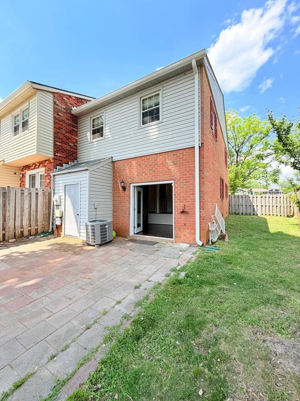 Building Photo - 4240 Embassy Dr