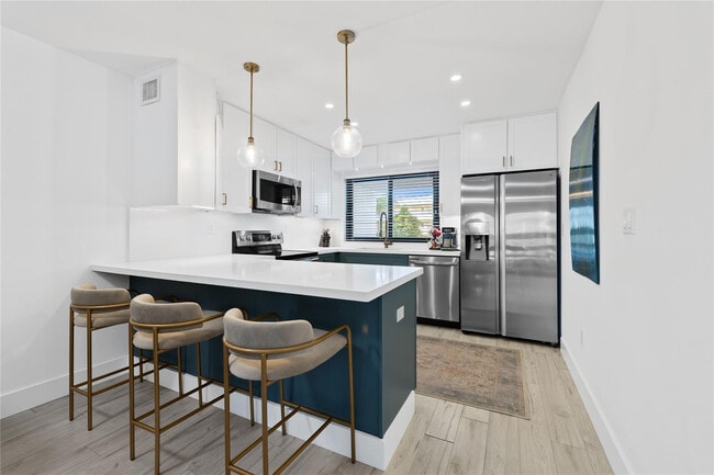 Building Photo - 3016 NE 49th St