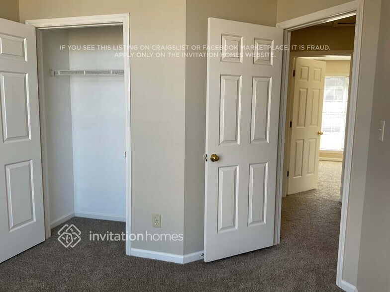 Building Photo - 5014 Alexis Dr