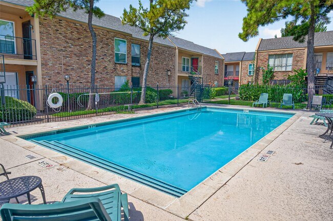 Building Photo - 3303 W Greenridge Dr