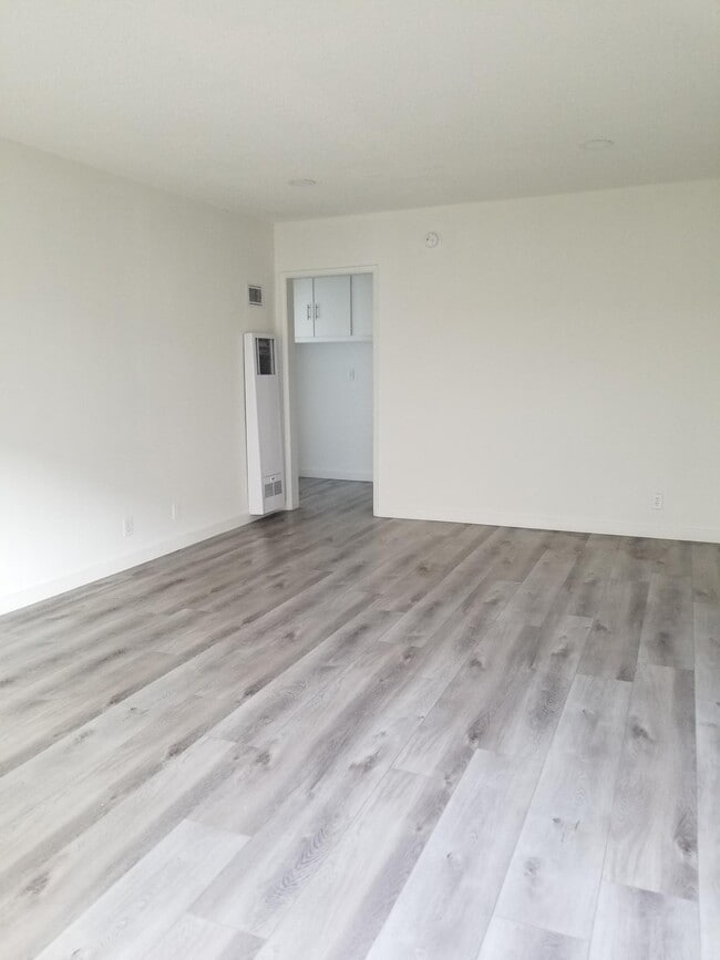 Building Photo - Capitol Gardens