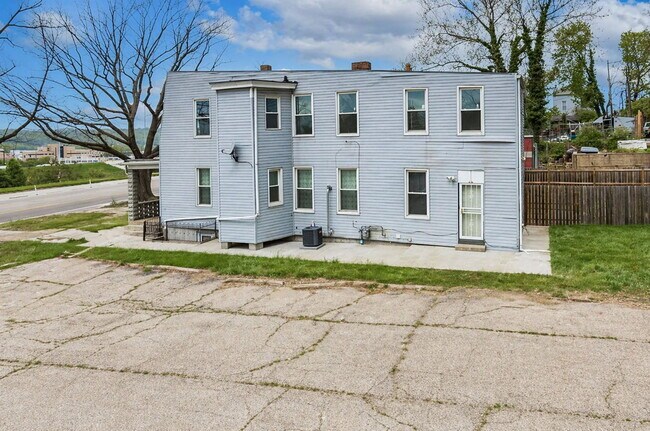 Building Photo - 2954 Central Pkwy