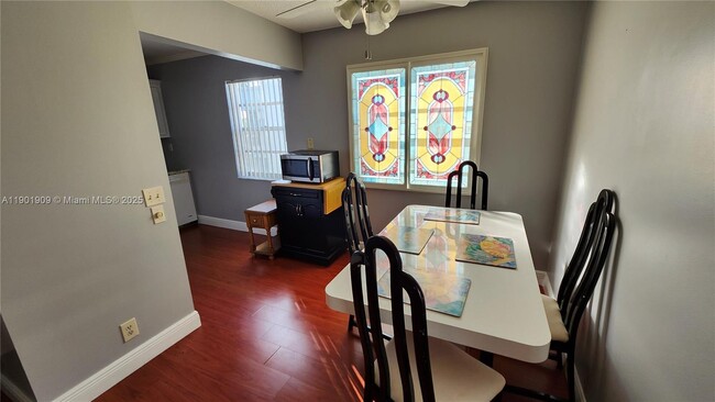 Building Photo - 419 Saxony Way