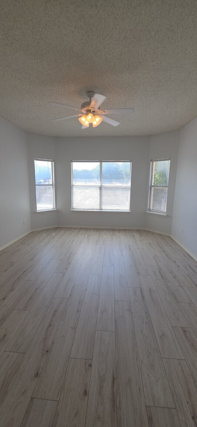 Building Photo - Beautifully Updated Arlington Home with Po...