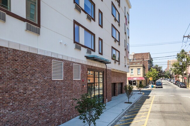 Building Photo - 6122 HUDSON Ave