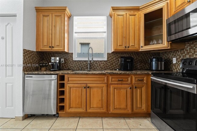 Building Photo - 2328 NE 37th Terrace