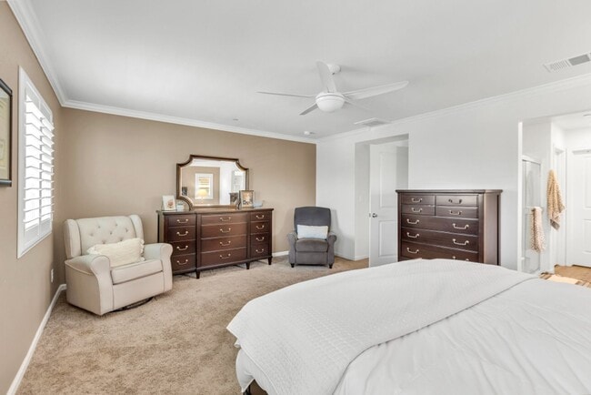 Building Photo - 4 bed / 3 bath | Upated Anatolia Home Avai...
