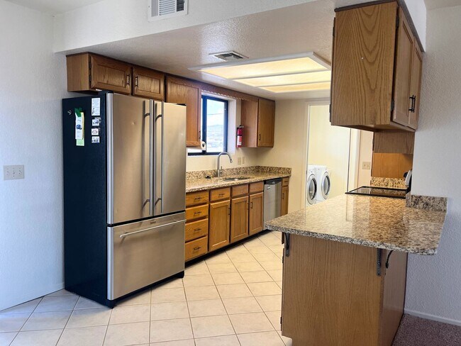 Building Photo - Lake views, lake views, lake views! Longte...