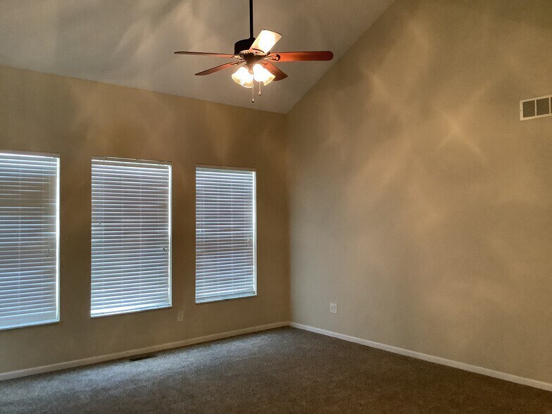 Building Photo - 46 Runkle Dr