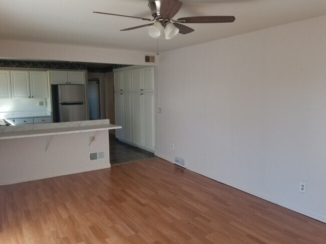 Building Photo - 577 Pinnacle Rd