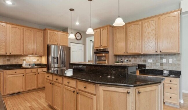 Building Photo - 841 Barclay Dr