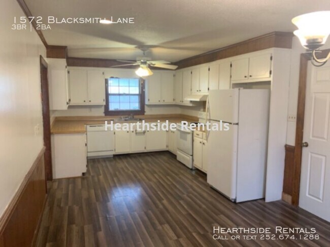 Building Photo - 1572 Blacksmith Ln