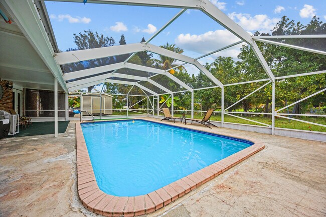 Building Photo - 1742 W Terrace Dr