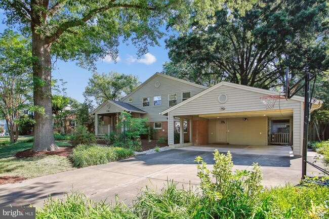 Building Photo - 8509 Cyrus Pl