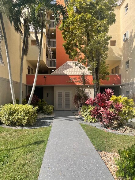 Building Photo - 8215 Lake Dr