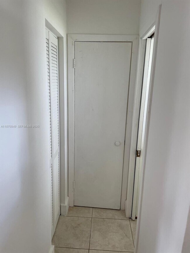 Building Photo - 2815 NE 201st Terrace