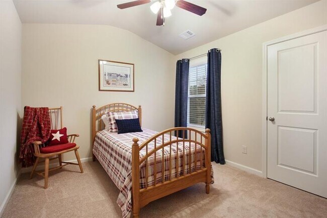 Building Photo - 3080 Cross Creek Dr