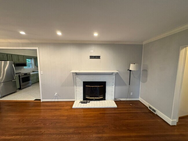 Building Photo - 1401 Montford Dr