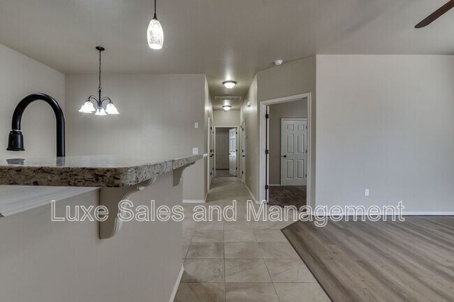 Building Photo - 1308 Garden Gate Dr