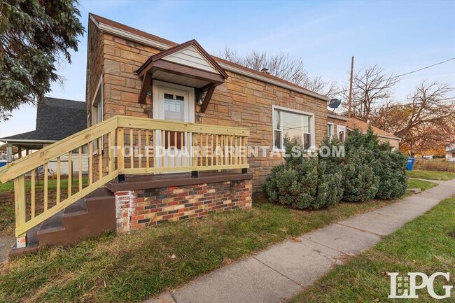 Building Photo - 1100 Waverly Ave