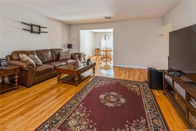 Building Photo - 7 Brookside Dr