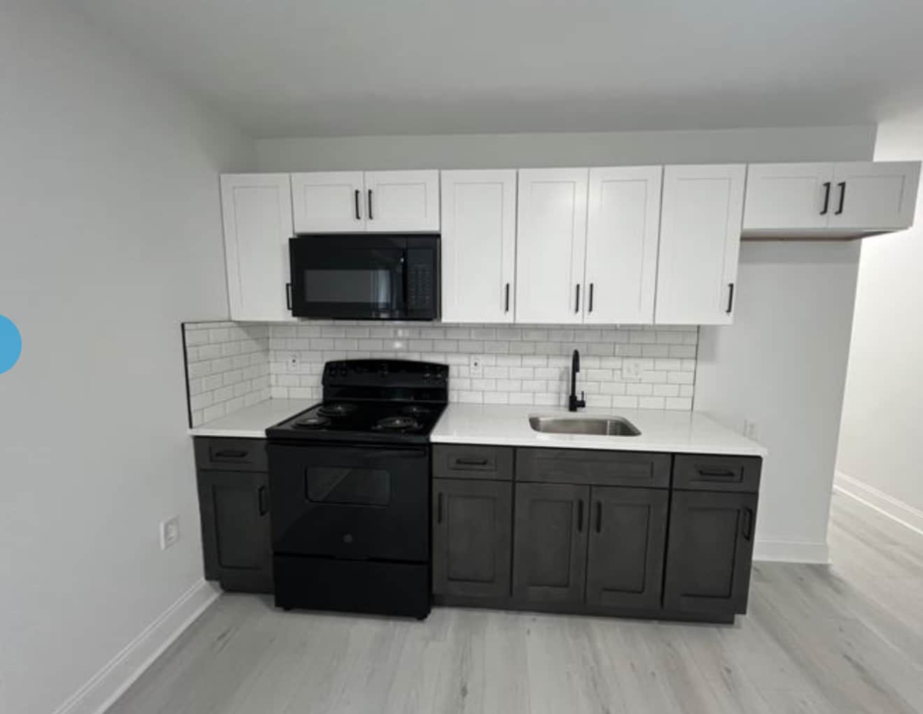 Building Photo - 2702 W 7th St