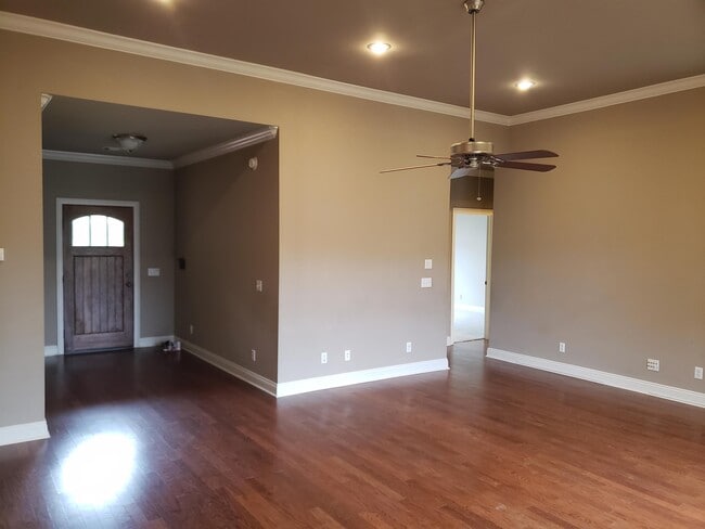 Building Photo - 310 Ashbrook Ln