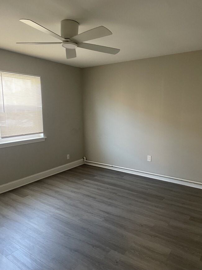 Building Photo - 1935 Addison Rd S