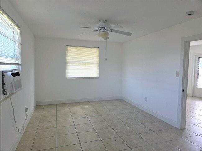 Building Photo - 6931 Hibiscus Ave S