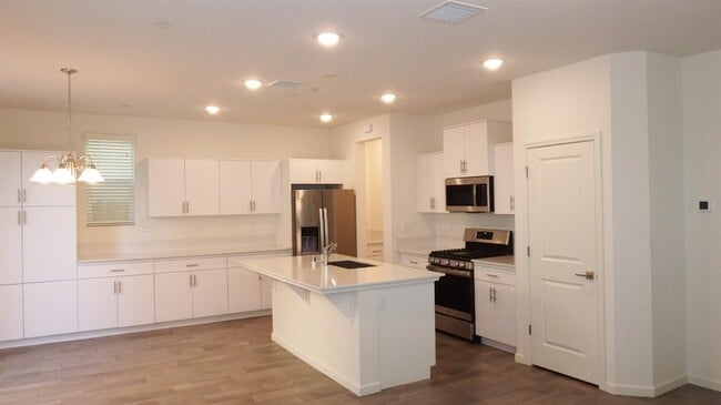 Building Photo - 2008 N Walling Ln