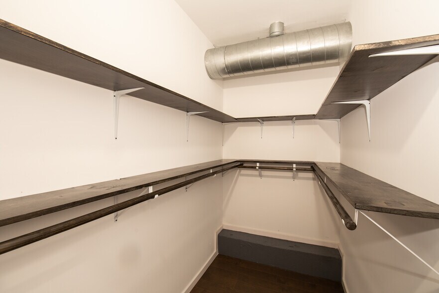 Building Photo - 638 Diamond St