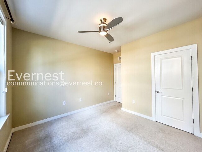 Building Photo - Spacious 3 Bed, 2.5 Bath Town Home with Attached Garage | Pet Friendly