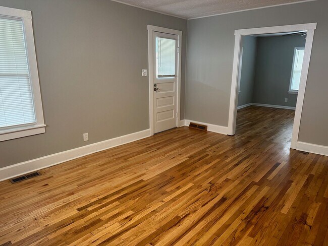 Building Photo - Available NOW! Adorable 4 Bed, 2 Bath Home for $2,600./month