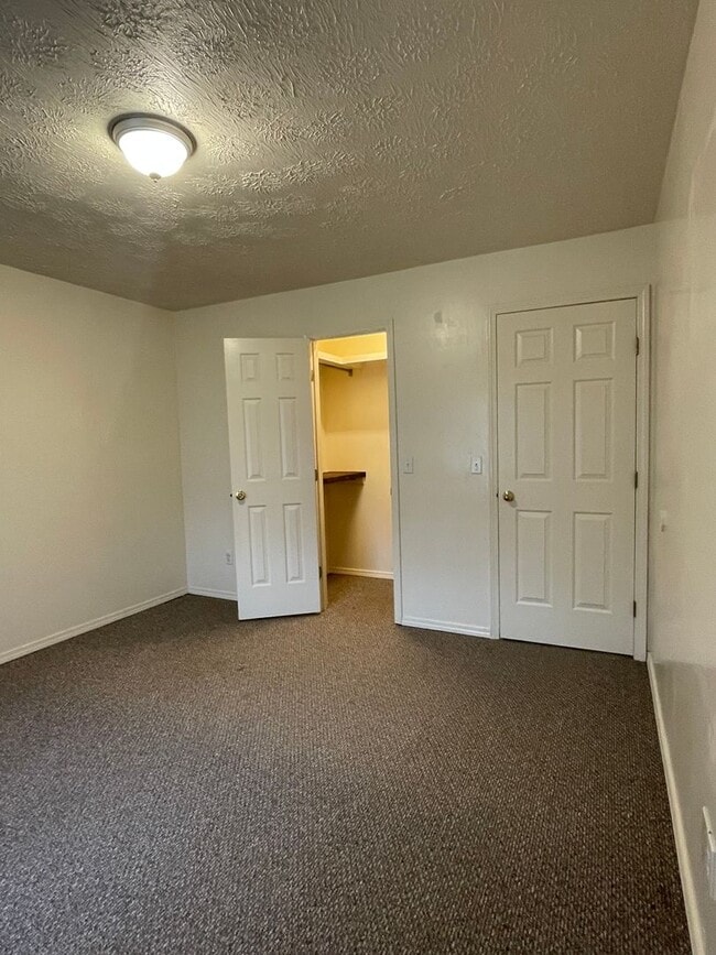 Building Photo - Excellent location - Wonderful all brick contemporary ranch styled home