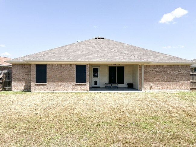 Building Photo - Available 7/16/2025 Beautiful 1 story, 4 b...