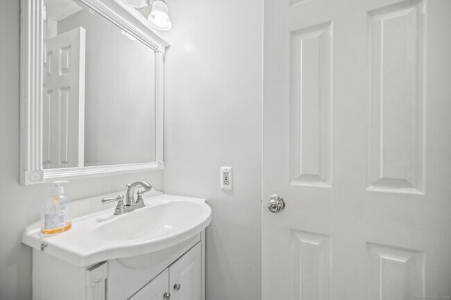 Building Photo - 45 Conestoga Way