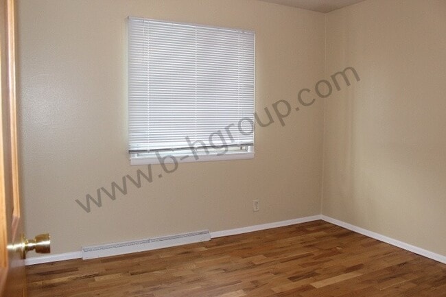 Building Photo - Desirable Southside Location!