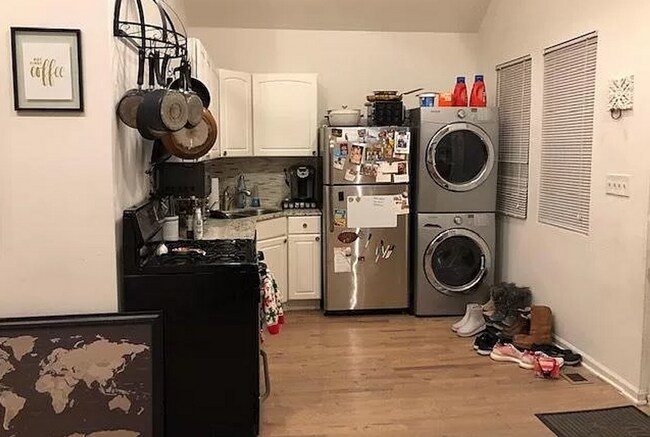 Building Photo - Lincoln Park Apartments!