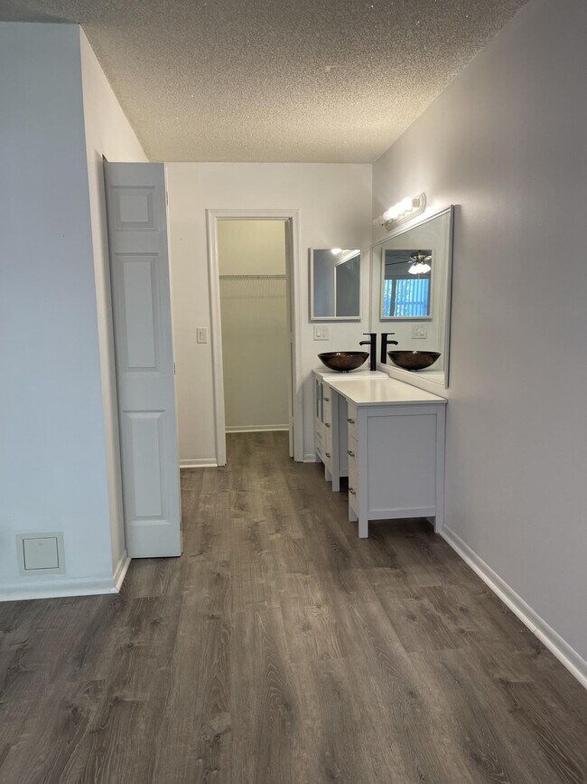 Building Photo - 1141 Calamondin Terrace