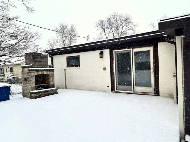 Building Photo - 2941 S 10th St