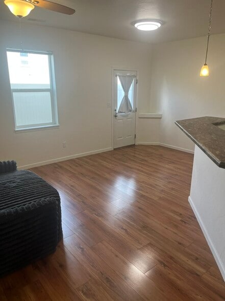 Building Photo - 613 Zenith Ln