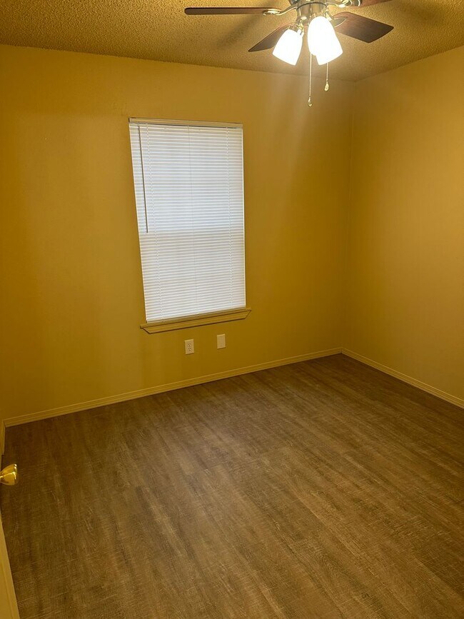 Building Photo - 142-144 Northaven