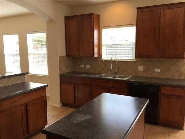 Building Photo - 3523 Shiraz Loop