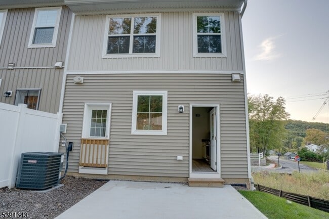Building Photo - 1 Beirne Ln