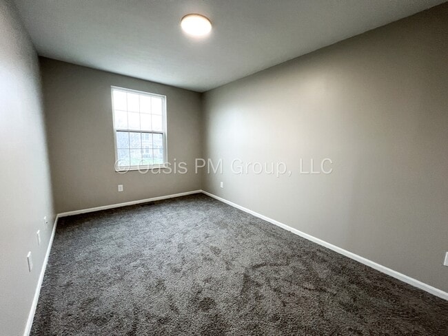 Building Photo - 709 Academy Dr