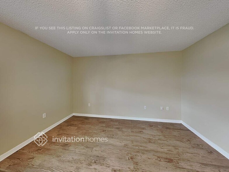 Building Photo - 3876 La Flor Dr